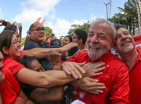 lula-povo-foto-ricardostuckertinstitutolula