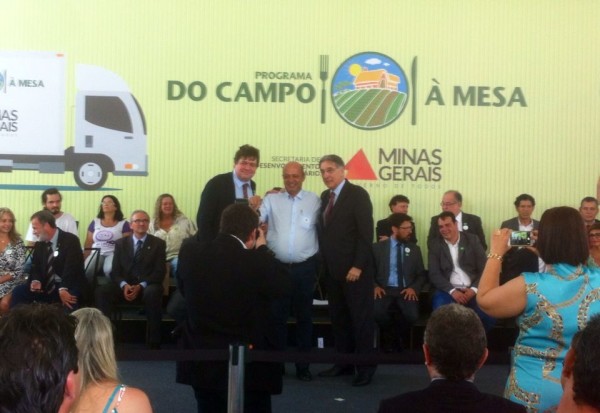 entega de carro prefeito olavo